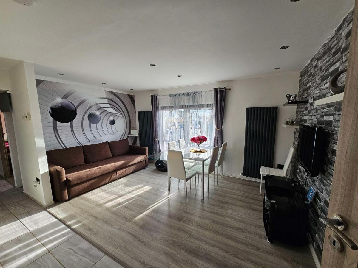 Modern Urban Haven: Stylish Getaway Διαμέρισμα Lisburn Εξωτερικό φωτογραφία