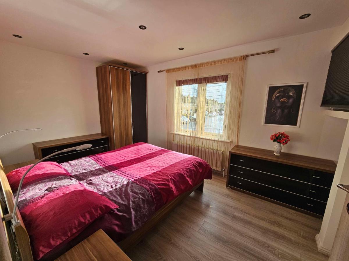 Modern Urban Haven: Stylish Getaway Διαμέρισμα Lisburn Εξωτερικό φωτογραφία